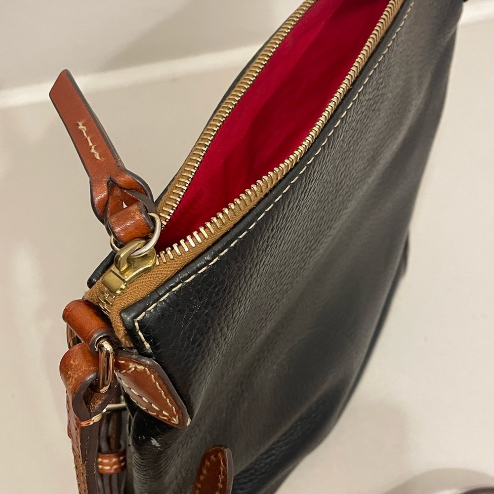 Dooney & Bourke pebbled leather crossbody purse black & brown gold hardware - Picture 13 of 15